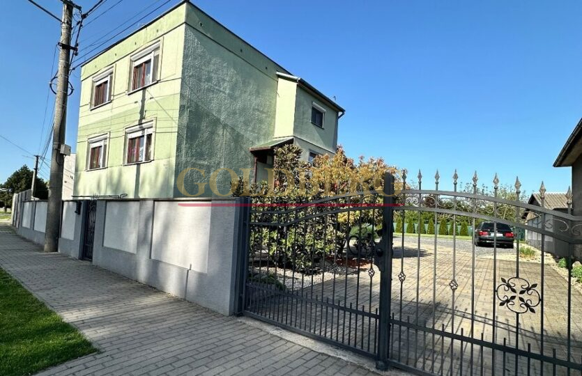 Priestranný a kompletne zrekonštruovaný rodinný dom v obci Okoč – Opatovský Sokolec